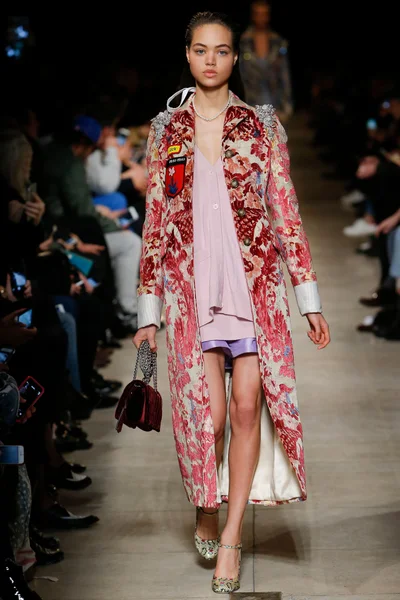Look 49